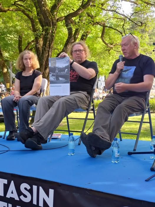 Pärnu Kirjandusfestivalil esitlesime Fenno-Ugria 2027 aasta hõimukalendrit. Seinakalender tutvustab soome-ugri rahvaste ühepuupaate – ruhtesid ja haabjaid. Jäme